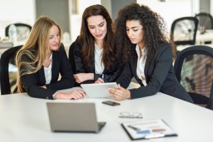 Advocacia brasileira é majoritariamente feminina, diz estudo