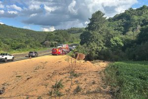 Acidente na BR-376 em Imbaú deixa motorista de caminhão morto Boca no Trombone Acidente na BR-376 em Imbaú deixa motorista de caminhão morto