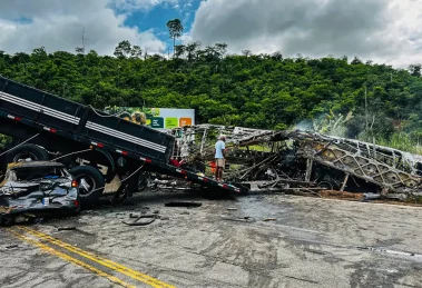 Motorista de carreta envolvida em acidente se apresenta à polícia Boca no Trombone Motorista de carreta envolvida em acidente se apresenta à polícia