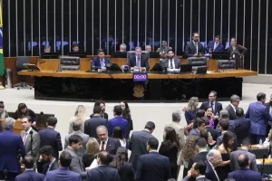 Câmara rejeita mudanças do Senado e aprova reforma tributária Boca no Trombone Câmara rejeita mudanças do Senado e aprova reforma tributária