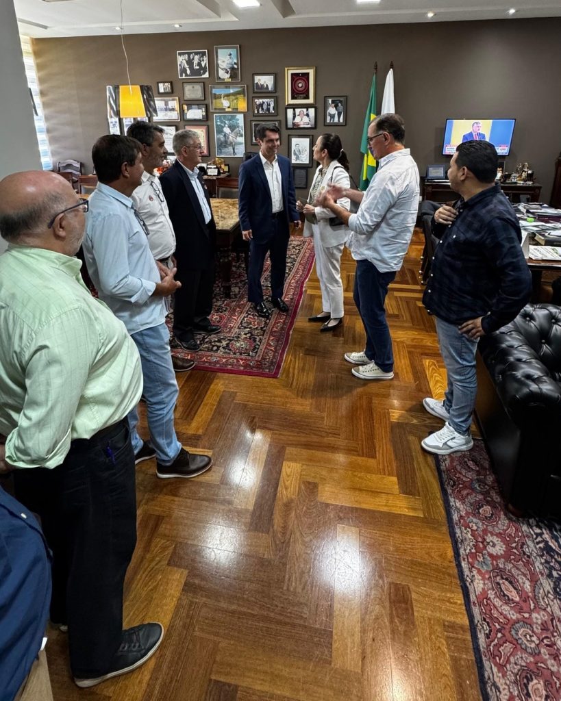 Gestores em reunião sobre saúde Boca no Trombone 473389411_1078933167603200_2178048378575463977_n