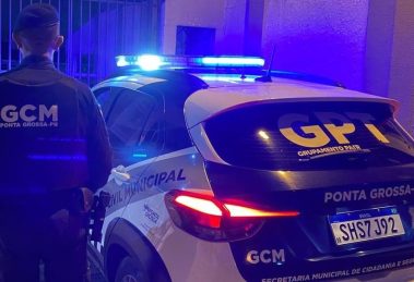 Homem com mandado de prisão é flagrado pela GM empurrando carrinho na madrugada em PG Boca no Trombone Homem com mandado de prisão é flagrado pela GM empurrando carrinho na madrugada em PG