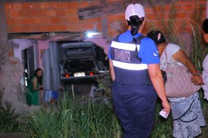 Carro invade casa em Ponta Grossa e motorista fica ferido Boca no Trombone Carro invade casa em Ponta Grossa e motorista fica ferido