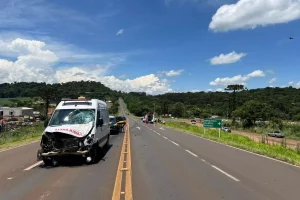 Motociclista perde a perna após colisão com ambulância em rodovia no PR Boca no Trombone Motociclista perde a perna após colisão com ambulância em rodovia no PR