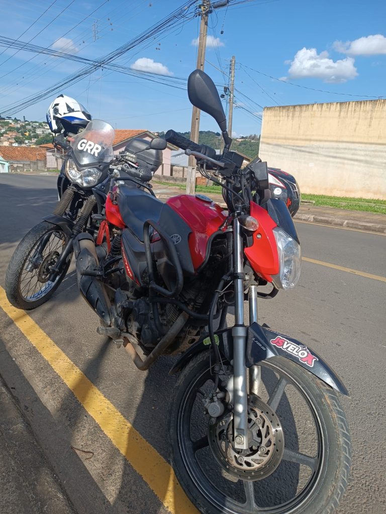 Guarda Municipal flagra motociclista sem habilitação dirigindo de forma arriscada em PG Boca no Trombone Guarda Municipal flagra motociclista sem habilitação dirigindo de forma arriscada em PG