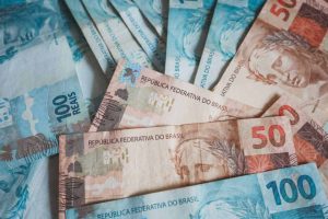 Trabalhador brasileiro recebe novo salário mínimo de R$ 1.518 em fevereiro: Entenda Boca no Trombone Trabalhador brasileiro recebe novo salário mínimo de R$ 1.518 em fevereiro: Entenda