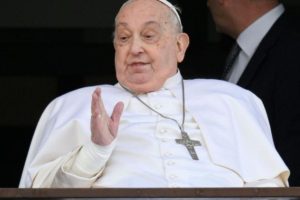 Médico do Papa considerou encerrar tratamento para deixá-lo morrer em paz Boca no Trombone Médico do Papa considerou encerrar tratamento para deixá-lo morrer em paz