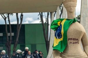 STF condena mulher que pichou estátua a 14 anos de prisão Boca no Trombone STF condena mulher que pichou estátua a 14 anos de prisão