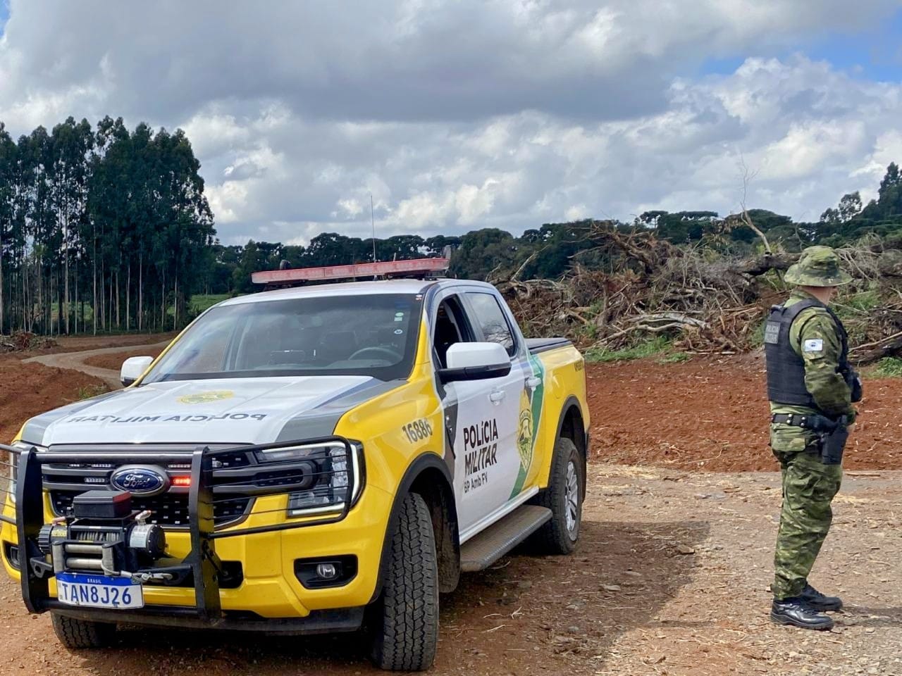 O local permanecerá embargado, impedindo qualquer nova atividade até a regularização da situação junto aos órgãos competentes - BNT O local permanecerá embargado, impedindo qualquer nova atividade até a regularização da situação junto aos órgãos competentes Boca no Trombone O local permanecerá embargado, impedindo qualquer nova atividade até a regularização da situação junto aos órgãos competentes