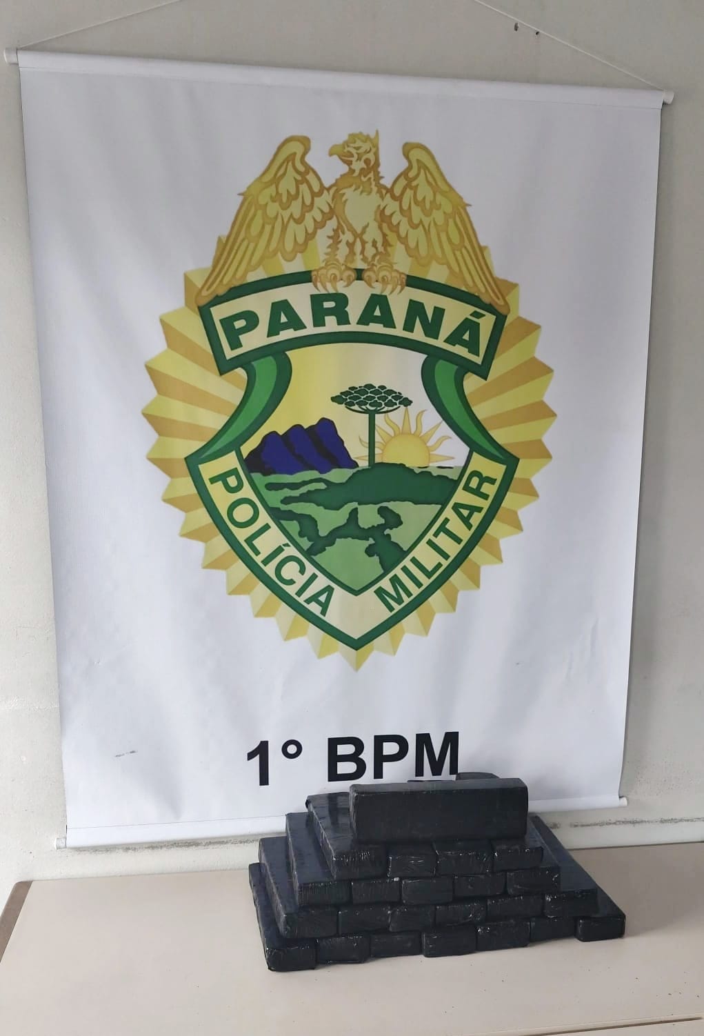 Polícia Militar apreende 15 kg de maconha e prende foragido na BR-373, em Ponta Grossa Boca no Trombone Polícia Militar apreende 15 kg de maconha e prende foragido na BR-373, em Ponta Grossa