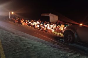 Caminhoneiro sofre ferimentos leves após tombamento Boca no Trombone Caminhoneiro sofre ferimentos leves após tombamento