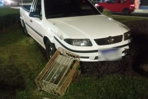 Motorista embriagado bate carro na rotatória da rodoviária 01 Boca no Trombone Motorista embriagado bate carro na rotatória da rodoviária 01