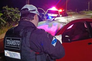 Mulher perde controle de veículo no Rio Cavernoso 00 Boca no Trombone Mulher perde controle de veículo no Rio Cavernoso 00