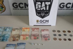 Sistema de câmeras ajuda GCM a prender suspeitos de tráfico no Centro de Ponta Grossa Boca no Trombone Sistema de câmeras ajuda GCM a prender suspeitos de tráfico no Centro de Ponta Grossa