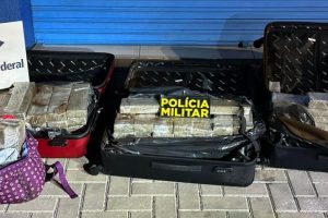 Ação conjunta da RFB e da PMPR apreende 90 kg de maconha e R0 mil em mercadorias estrangeiras Boca no Trombone Ação conjunta da RFB e da PMPR apreende 90 kg de maconha e R$100 mil em mercadorias estrangeiras