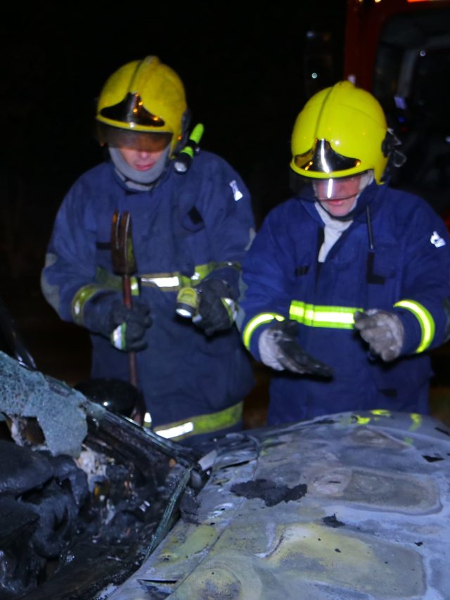 Família leva susto e prejuízo com veículo em chamas em PG